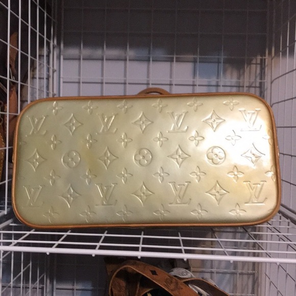 Authentic Louis Vuitton Houston vernis LV Purse - Picture 4 of 16